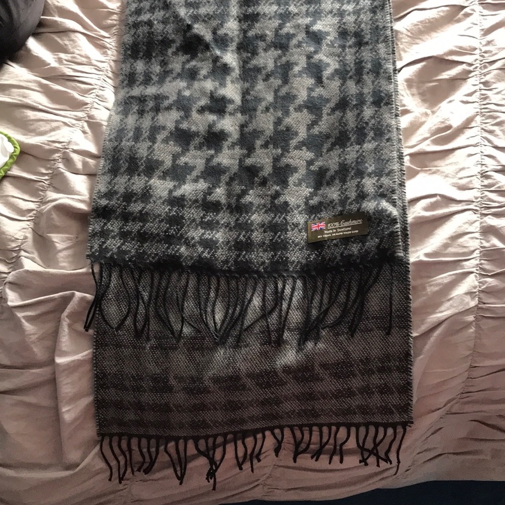 Grey and black cashmere scarf